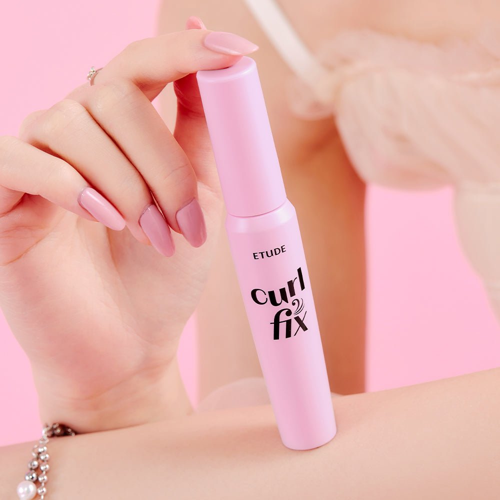ETUDE Curl Fix Mascara & Eyelash Curler SET in pastel pink packaging promoting long-lasting curl effect