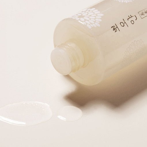 ETUDE PPOYAN Lip & Eye Remover 250ml bottle with gentle cleansing formula and clear liquid spilled on surface