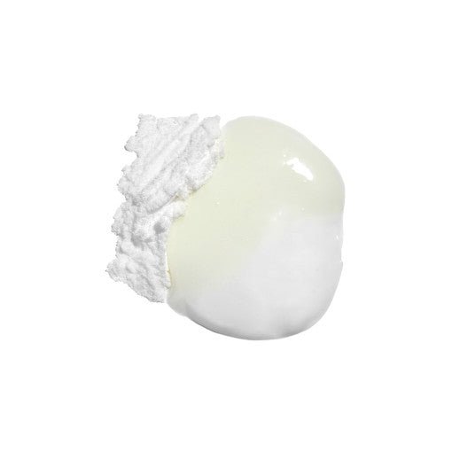 VT Reedle Shot Vita-Light Toning Essence VC 1000 1g+9ml showing a brightening effect texture mix of powder and serum