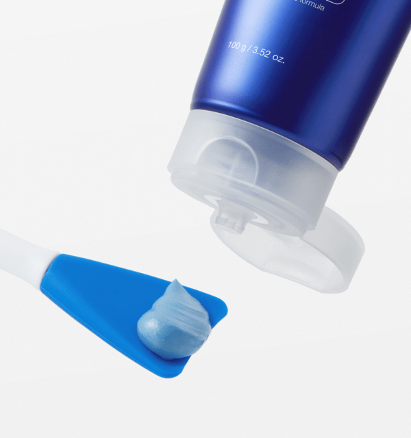 medicube Zero Pore Blackhead Mud Mask 100g with blue cream dispensed on a spatula for deep cleansing care