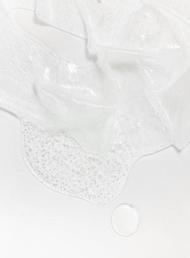 Clear gel texture of calming mask with visible moisture beads showing hydrating and soothing effect