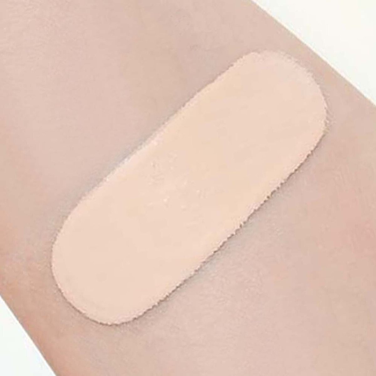 Smooth swatch of light beige no sebum powder cushion demonstrating long-lasting coverage on skin surface
