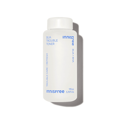 Minimalist white toner bottle with blue text highlighting sebum control and refreshing care benefits on white background