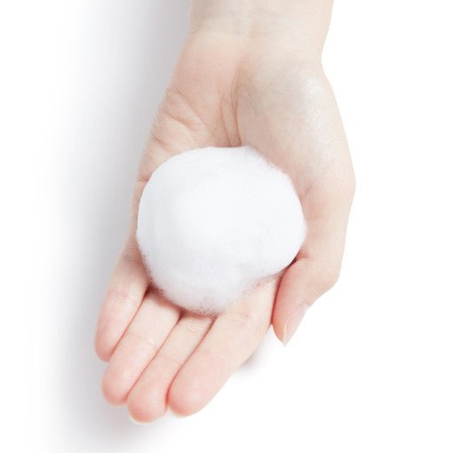 ETUDE Wonder Pore Deep Foaming Cleanser 150g producing rich foam for effective deep cleansing benefits
