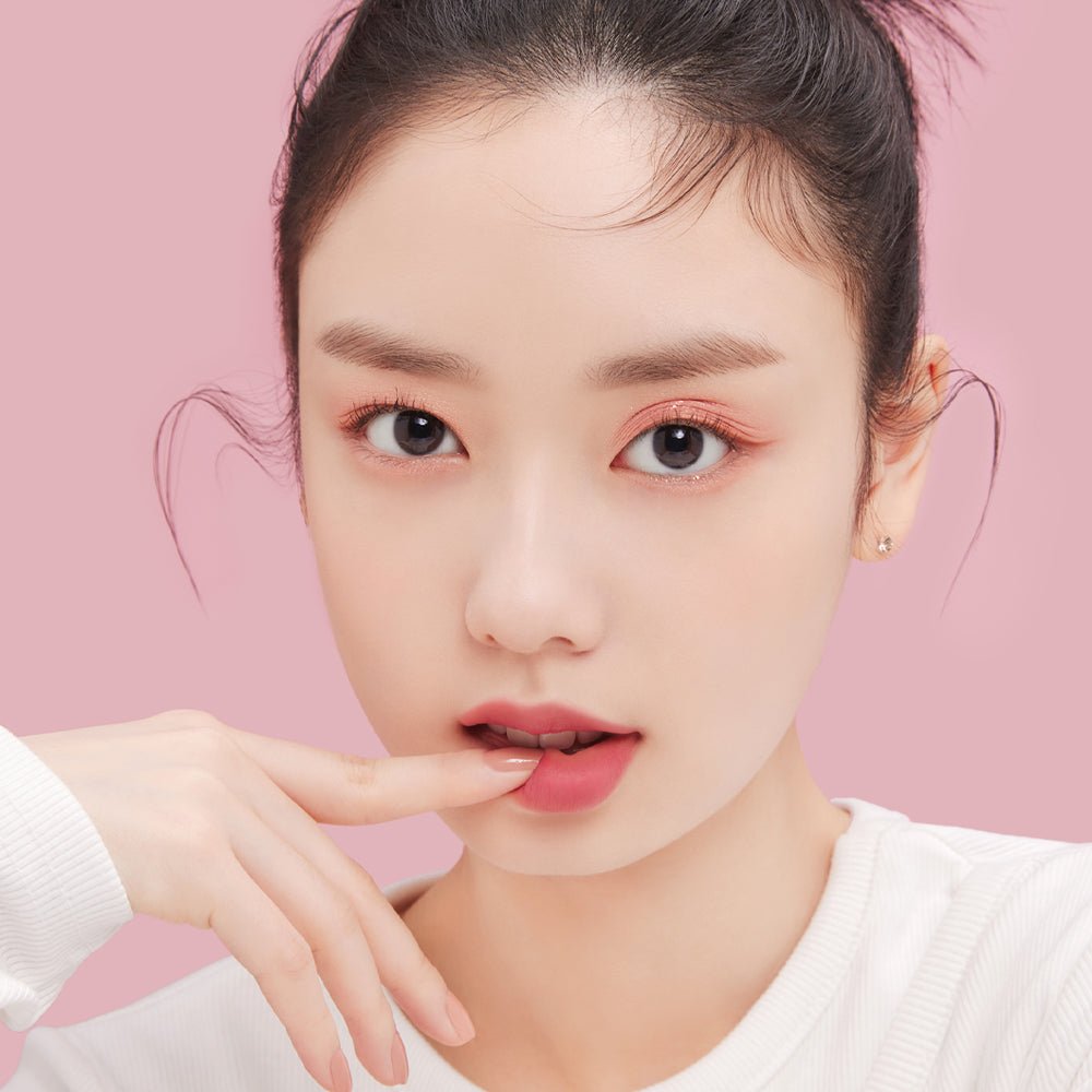 ETUDE Play Color Eyes 9-Color #Rose Wine eyeshadow worn on eyes with soft pink and wine tones on model