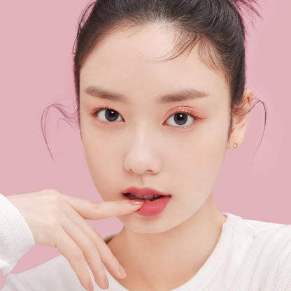 ETUDE Play Color Eyes 9-Color #Rose Wine eyeshadow worn on eyes with soft pink and wine tones on model