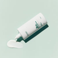 VT Cica Essence Sun 100ml SPF50+/PA++++ white tube with creamy texture demonstrating UV protection benefits