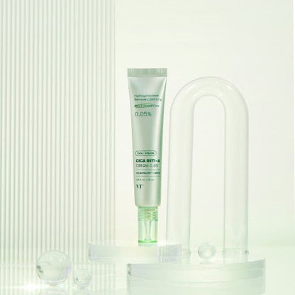 VT Cica Reti-A Cream 0.05 30ml in sleek tube with modern clear and white display emphasizing pore minimization benefits