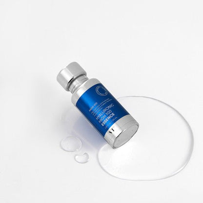 VT Hyaluronic High 100 Essence 30ml bottle with clear serum droplets highlighting moisture retention benefits