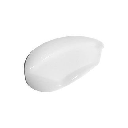 VT Mild Reedle Shot 50 50ml creamy white texture emphasizing enhanced absorption for smooth skin application