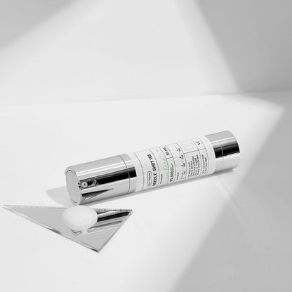 VT Reedle Shot 100 50ml in silver pump bottle with deep nourishment benefits placed on white surface with triangular mirror piece