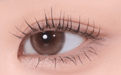 Close-up of eye with long, separated lashes showcasing clump-free curling and lengthening effect of mascara application