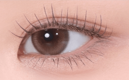 Close-up of a brown eye with naturally curled and separated lashes showcasing clump-free mascara effect