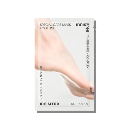 Packet of innisfree foot mask featuring smooth skin care with 7 herb green complex and moisture delivery benefits
