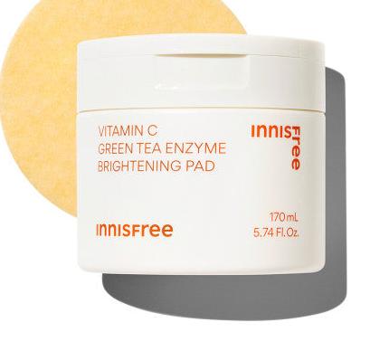 innisfree Vitamin C Green Tea Enzyme Brightening Pad 170ml (60 Pads) - Le Panda BEAUTÉ
