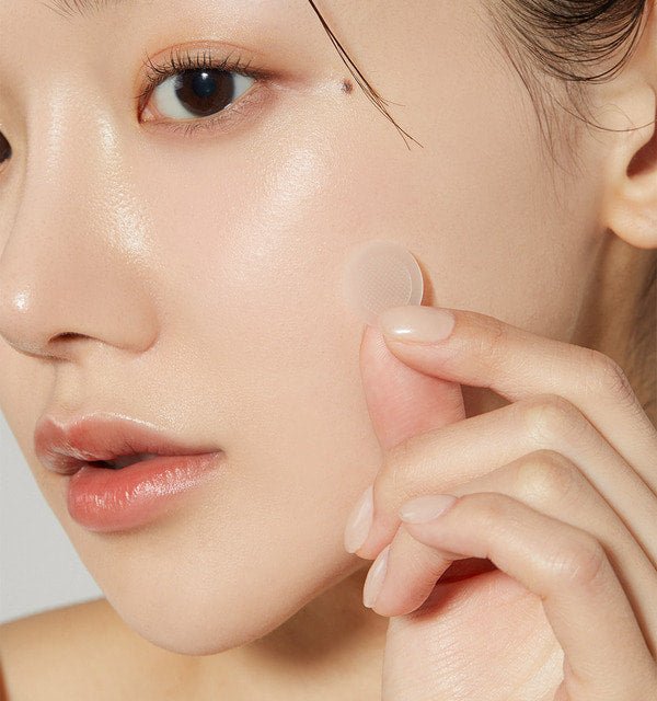 medicube Deep Vita C Patch 1box(17mm*6ea) applied on cheek to fade hyperpigmentation on smooth skin