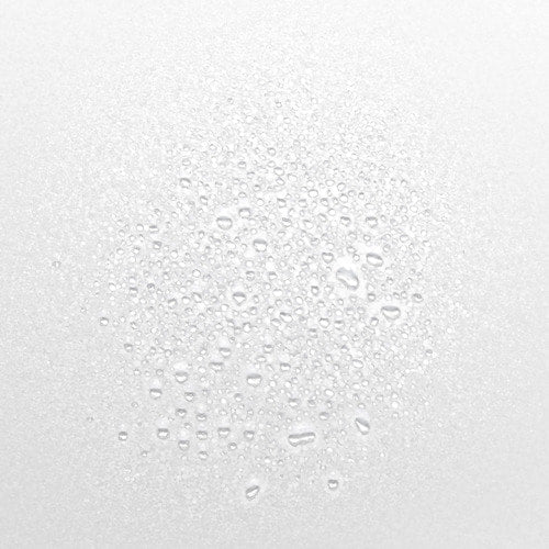 medicube Red Clear Cica Body Mist 200ml water droplets pattern on smooth surface symbolizing clear skin care benefits