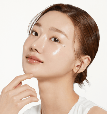 medicube Red Succinic Acid Serum 30ml highlighting smooth, clear skin with acne relief benefits on radiant complexion