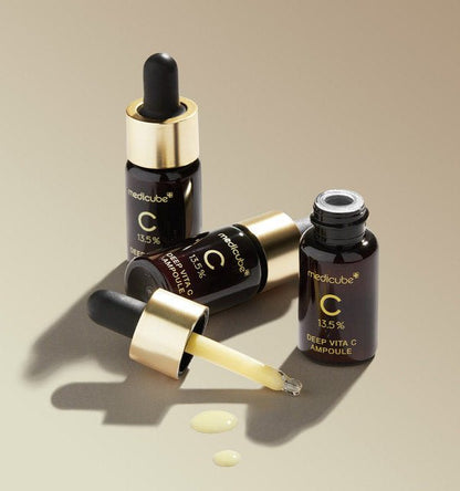 medicube Deep Vita C Ampoule 2.0 (10g x 3ea) in amber bottles with gold caps and dropper highlighting brightening effect