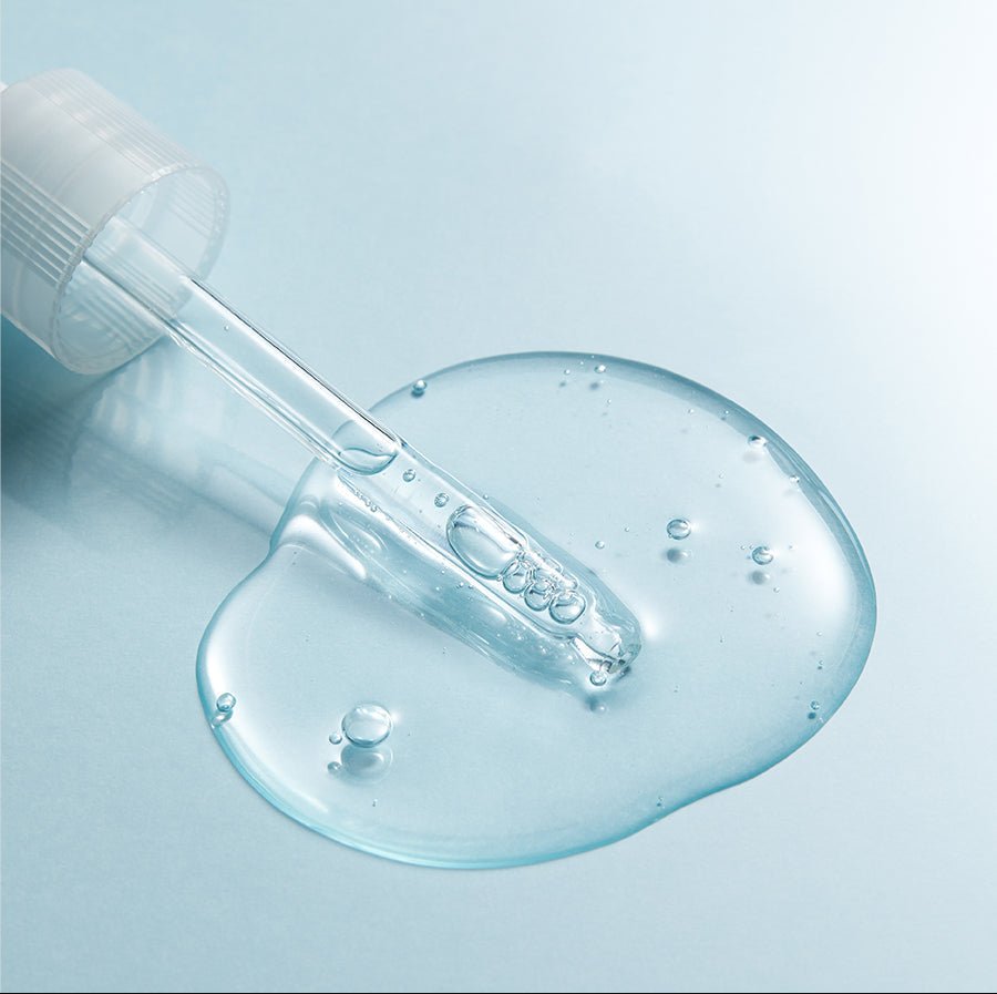 Clear serum drop with pipette showing deep hydration of Torriden DIVE-IN Low-Molecular Hyaluronic Acid Serum 40ml