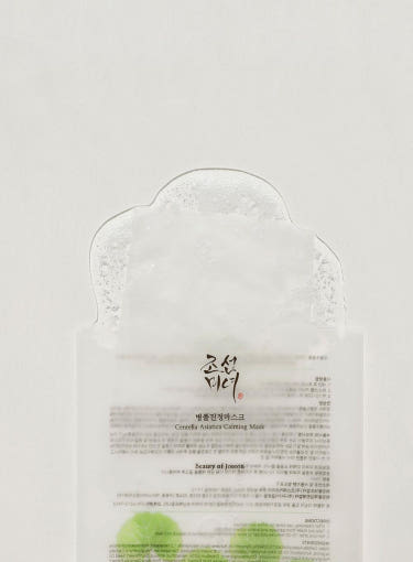 Transparent sheet mask with soothing centella leaf design promoting hydration and calming skin benefits