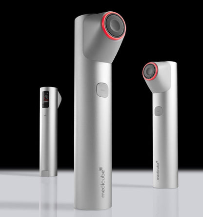 medicube AGE-R HIGH FOCUS SHOT silver device with red ring focusing on elasticity care on black reflective surface