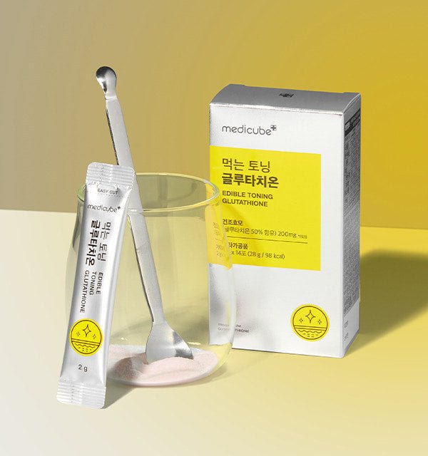 medicube EDIBLE TONING GLUTATHIONE 2g x 14ea(28g) sachet and box displayed with spoon and glass for brightening complexion