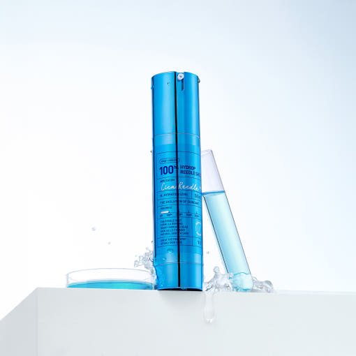 VT Hydrop Reedle Shot 100hL 50ml in blue bottle with moisture boost formula and clear liquid in test tube display