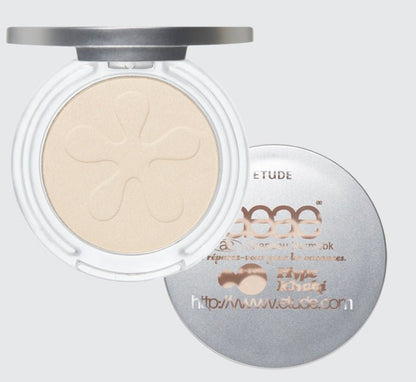 ETUDE Face Brightner 5g in silver compact with natural highlight for radiant and glowing skin finish