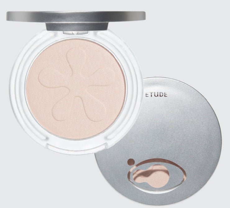 ETUDE Face Brightner 5g in sleek compact with natural highlight powder embossed with unique design
