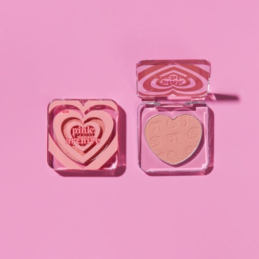 ETUDE Heart Flutter Blusher 4g #Pinkarchive in clear compact with heart-shaped embossed powder on pink background