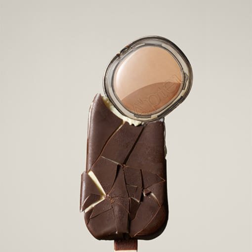 A'pieu Juicy Pang Layering Shading 7g (2 Colors) compact placed on cracked chocolate bar for natural contours effect