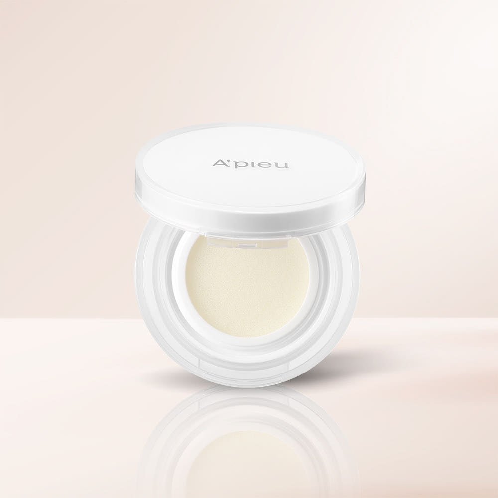 A'pieu Waterlock Finisher Mini 4g matte finish powder in white compact with smooth texture on soft neutral background