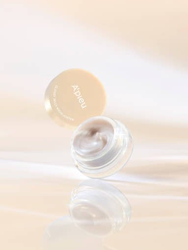 A'pieu Juicy Pang Glossy Jelly Highlighter 3.8g (2 Colors) in clear jar with luminous glow cream formula