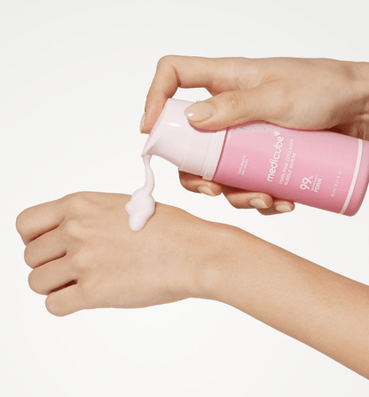 medicube PDRN Pink Collagen Bubble Serum 95ml dispensing soft pink serum onto hand for deep hydration effect